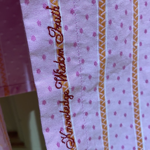 Robert Graham blouse size L; fitted. Not boxy. - Picture 9 of 11